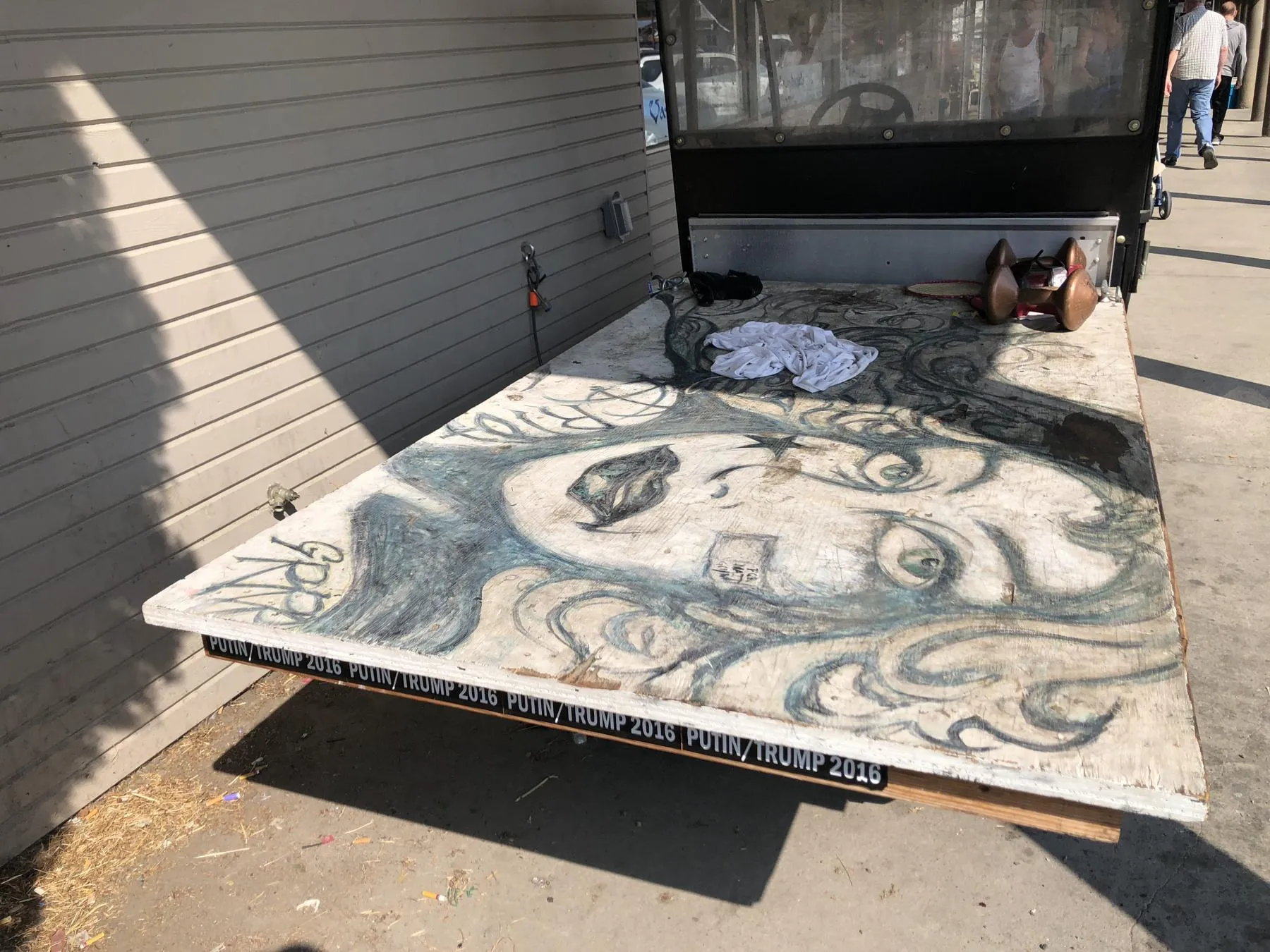 Cool sketch on a cart. I missed the 'Trump/Putin 2016' stickers until just now